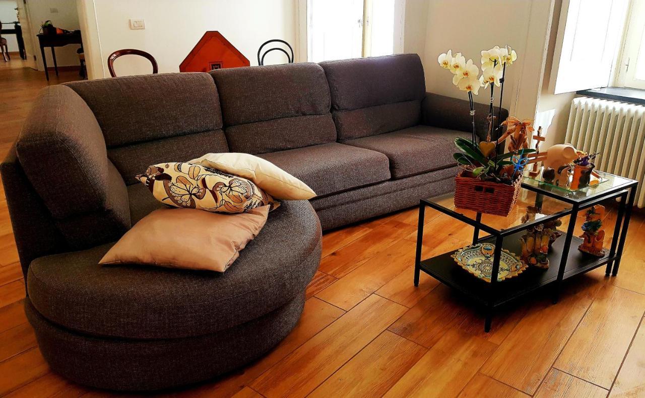 Lo Specchio Dei Papiri Bed & Breakfast Naples Exterior photo