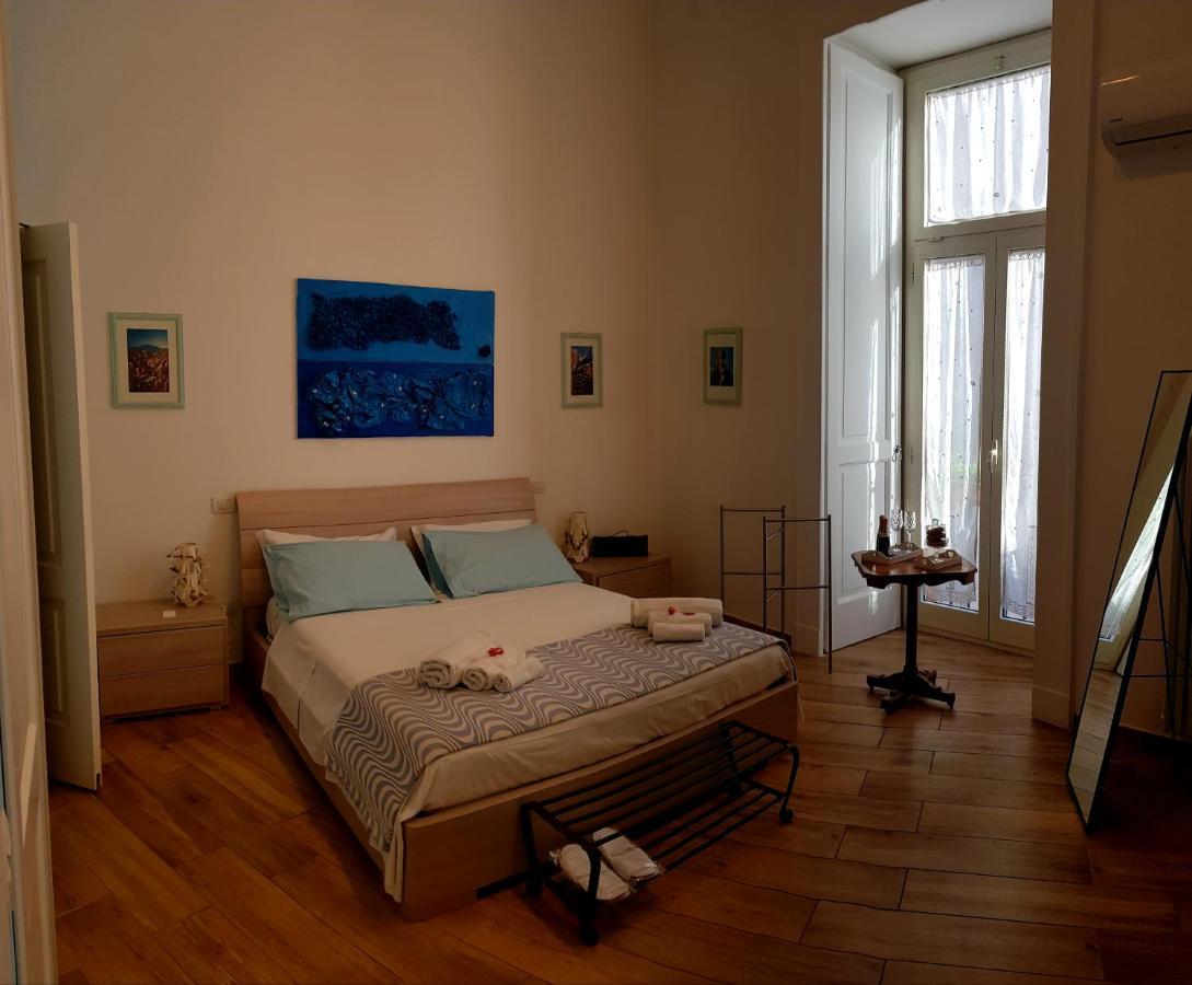 Lo Specchio Dei Papiri Bed & Breakfast Naples Exterior photo
