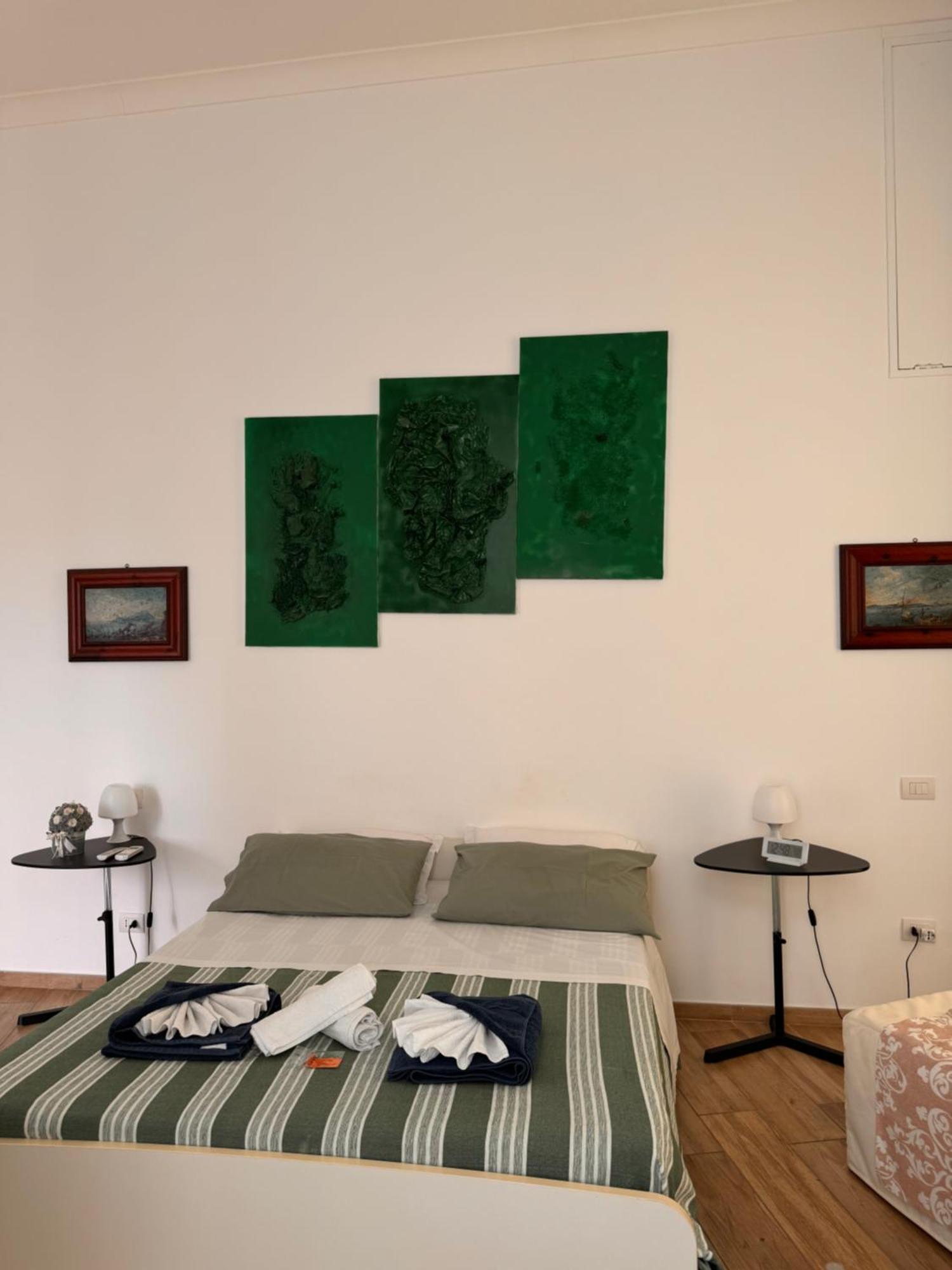 Lo Specchio Dei Papiri Bed & Breakfast Naples Exterior photo