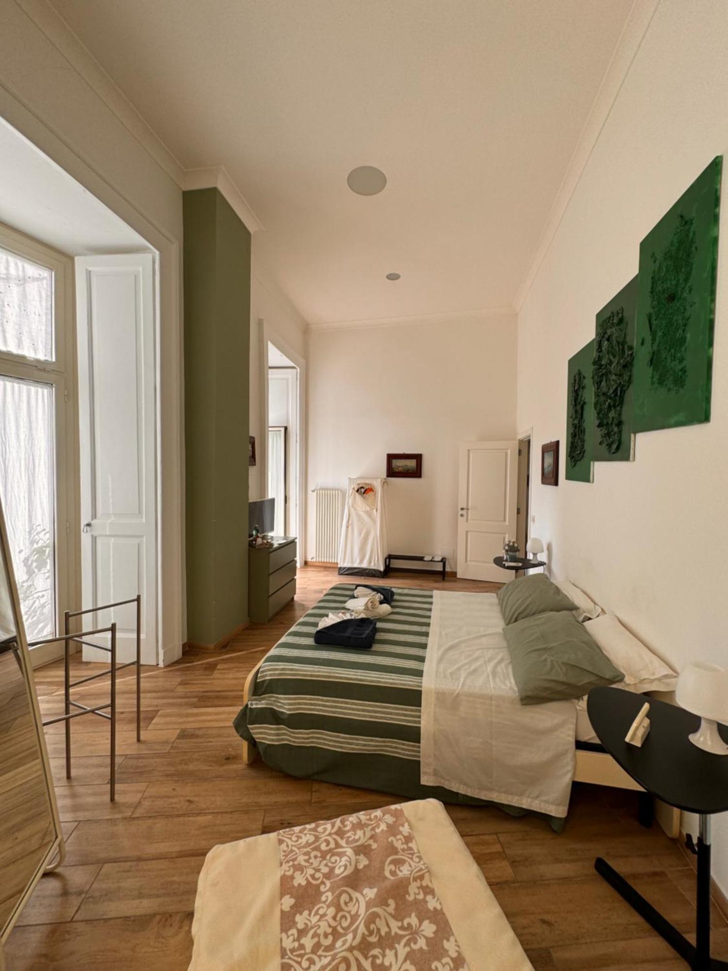 Lo Specchio Dei Papiri Bed & Breakfast Naples Exterior photo