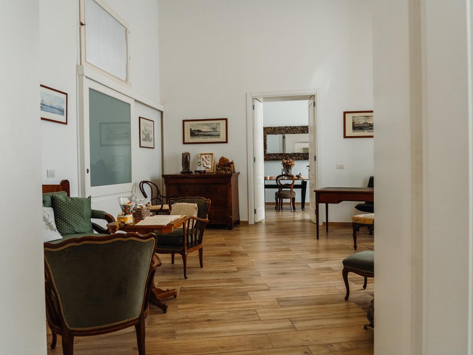 Lo Specchio Dei Papiri Bed & Breakfast Naples Exterior photo