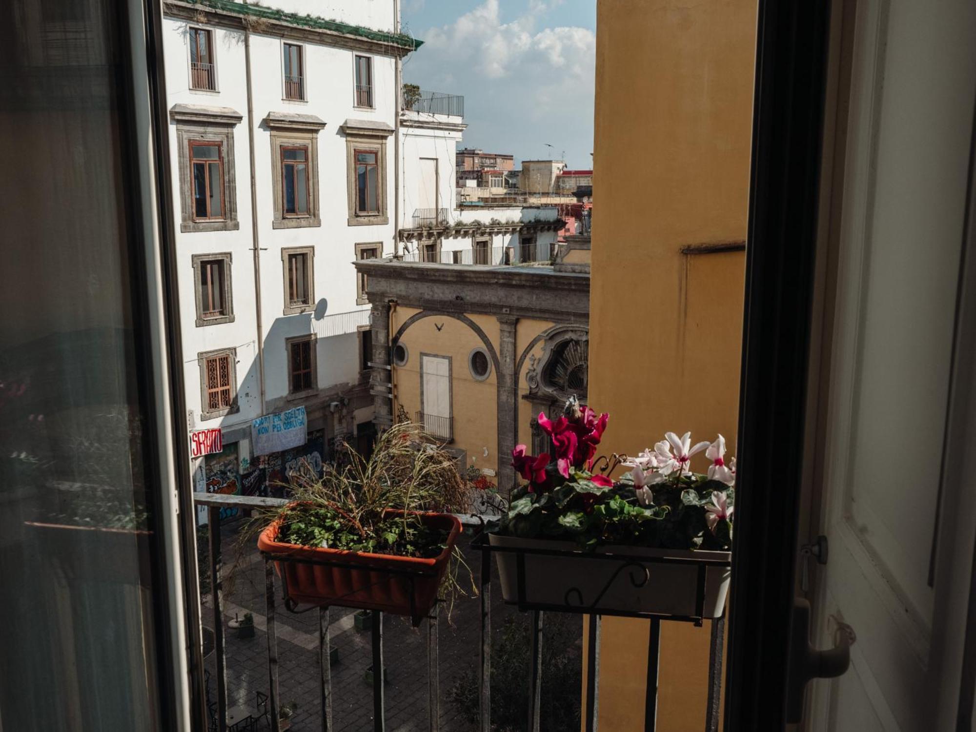 Lo Specchio Dei Papiri Bed & Breakfast Naples Exterior photo