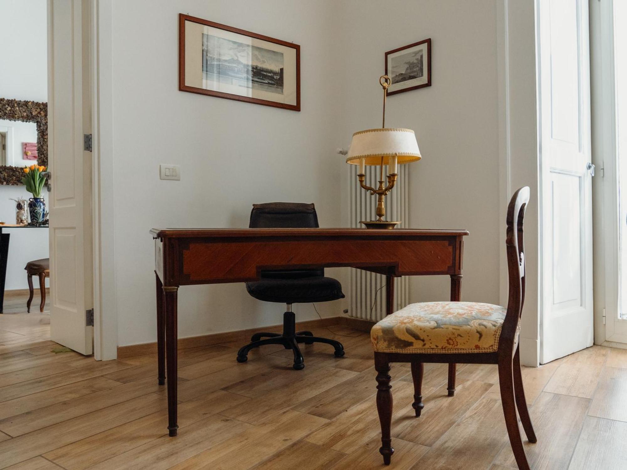 Lo Specchio Dei Papiri Bed & Breakfast Naples Exterior photo