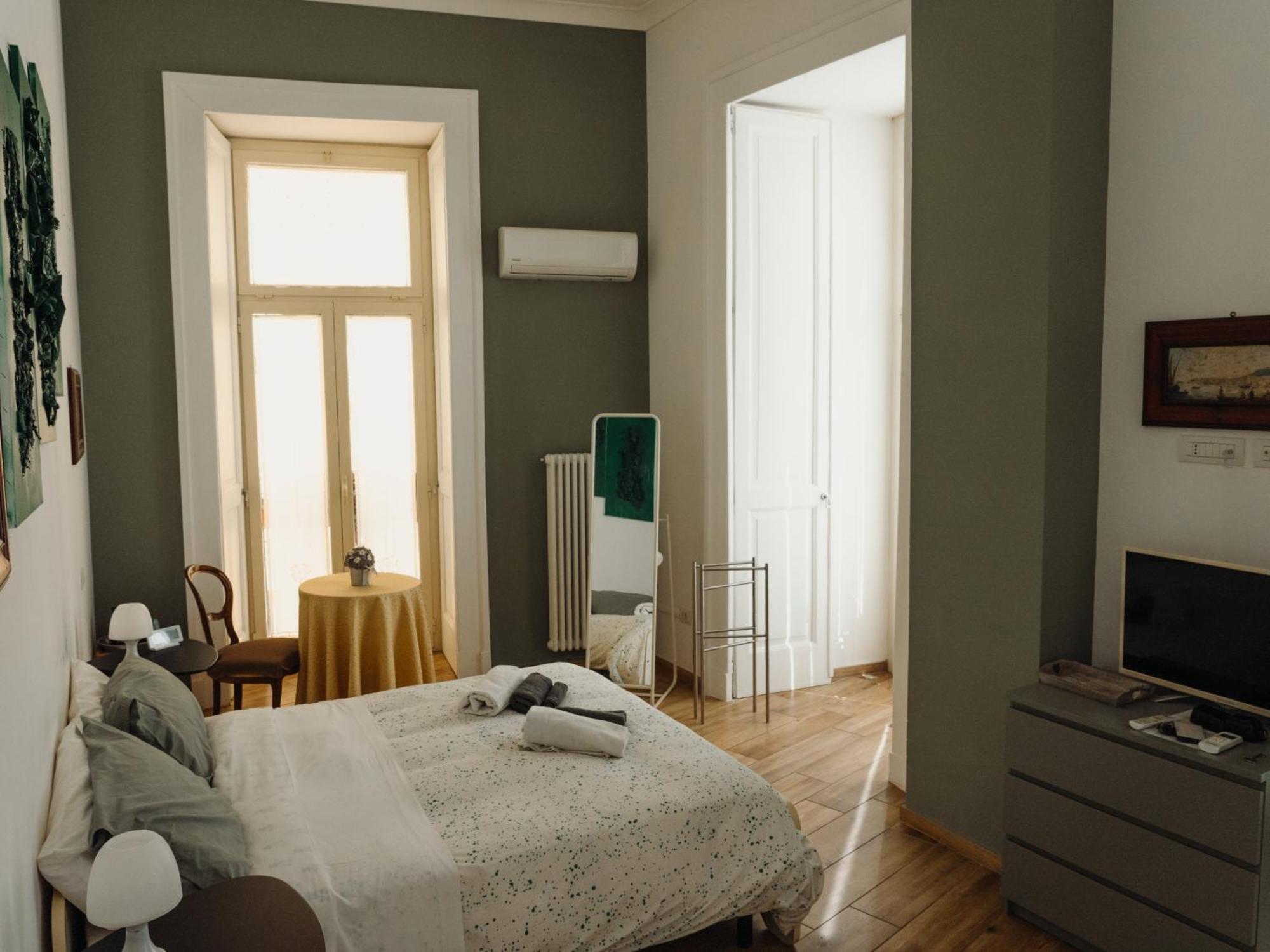 Lo Specchio Dei Papiri Bed & Breakfast Naples Exterior photo