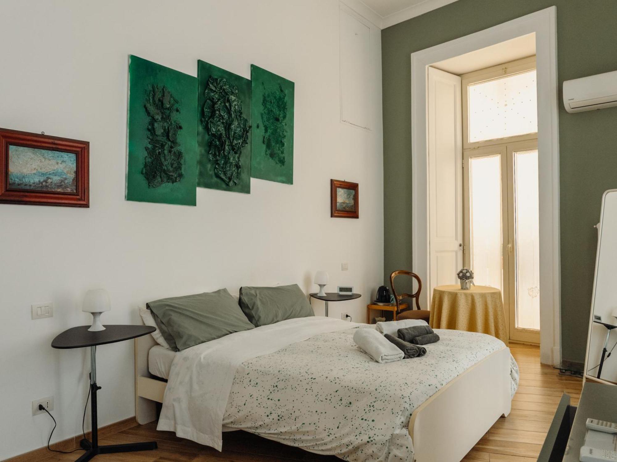 Lo Specchio Dei Papiri Bed & Breakfast Naples Exterior photo